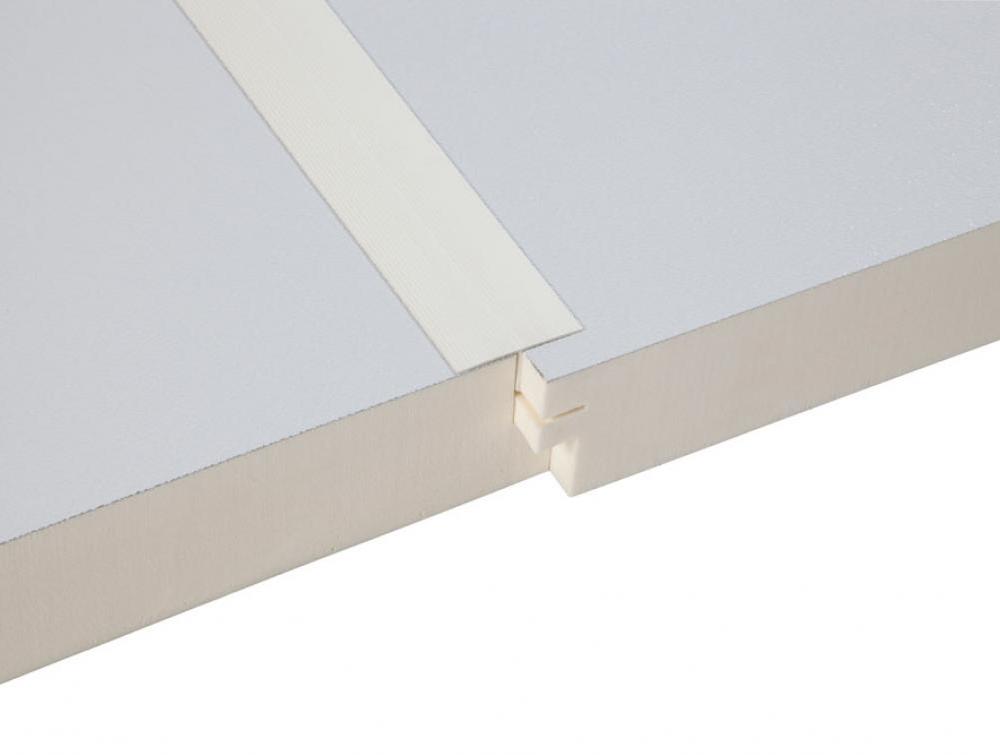 connectie PVC Stoeltjesprofiel voor installatie & bevestiging van isolatieplaten van Recticel Insulation voor daken in agrarische gebouwen