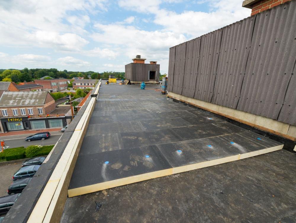 Recticel Insulation Powerdeck U flat roof installation image