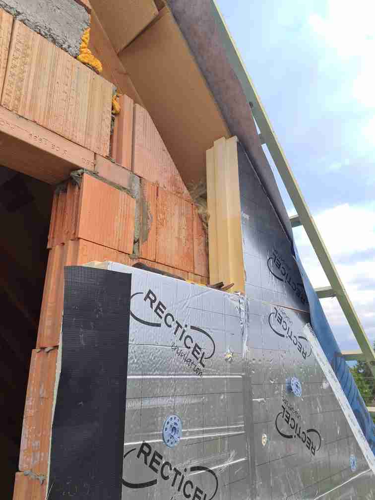 Nieuwbouwappartementen te Wichelen met Recticel Insulation spouwmuur isolatie