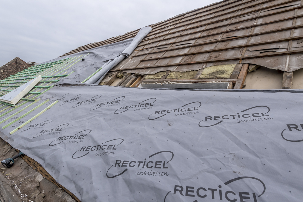 Des vis Rectifix inclus dans le kit Euroroof
