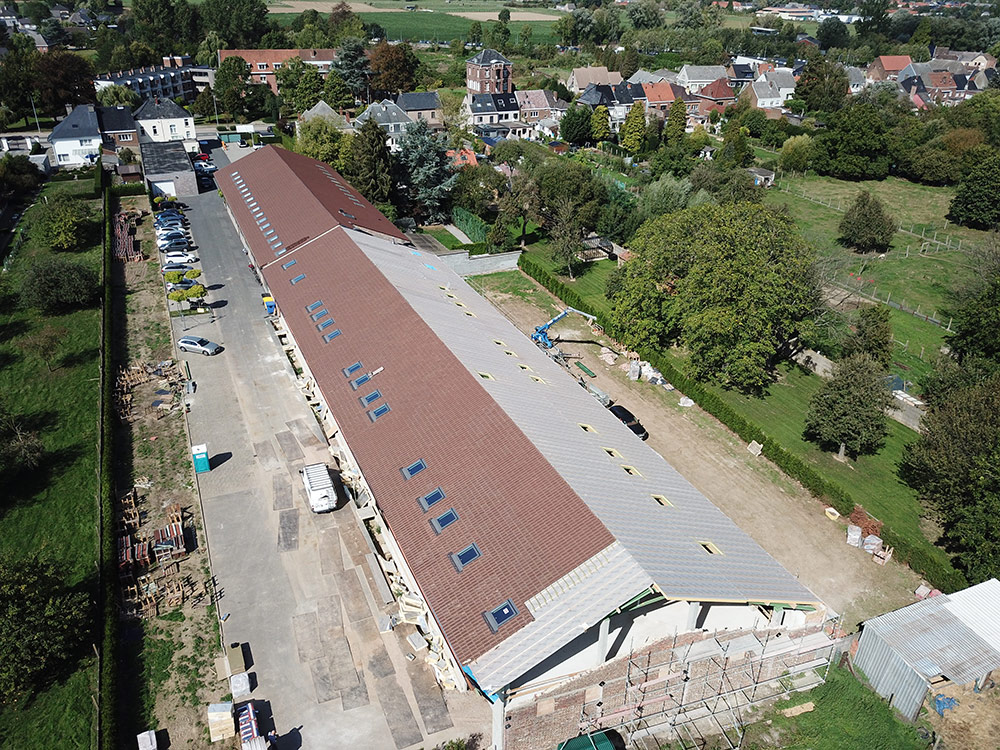 Recticel Insulation L-Ments<sup>®</sup> isolatiepanelen voor hellend dak in opmerkelijk bouwproject te Haaltert