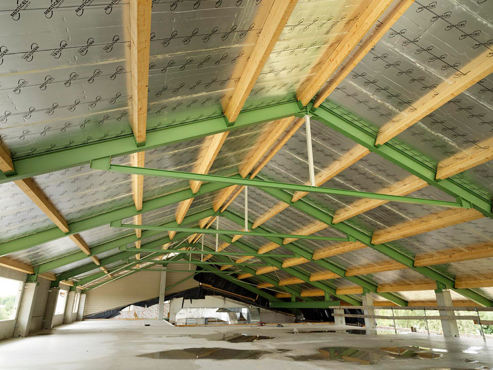 Recticel L-Ments isolatiepanelen voor hellend dak in opmerkelijk bouwproject te Haaltert