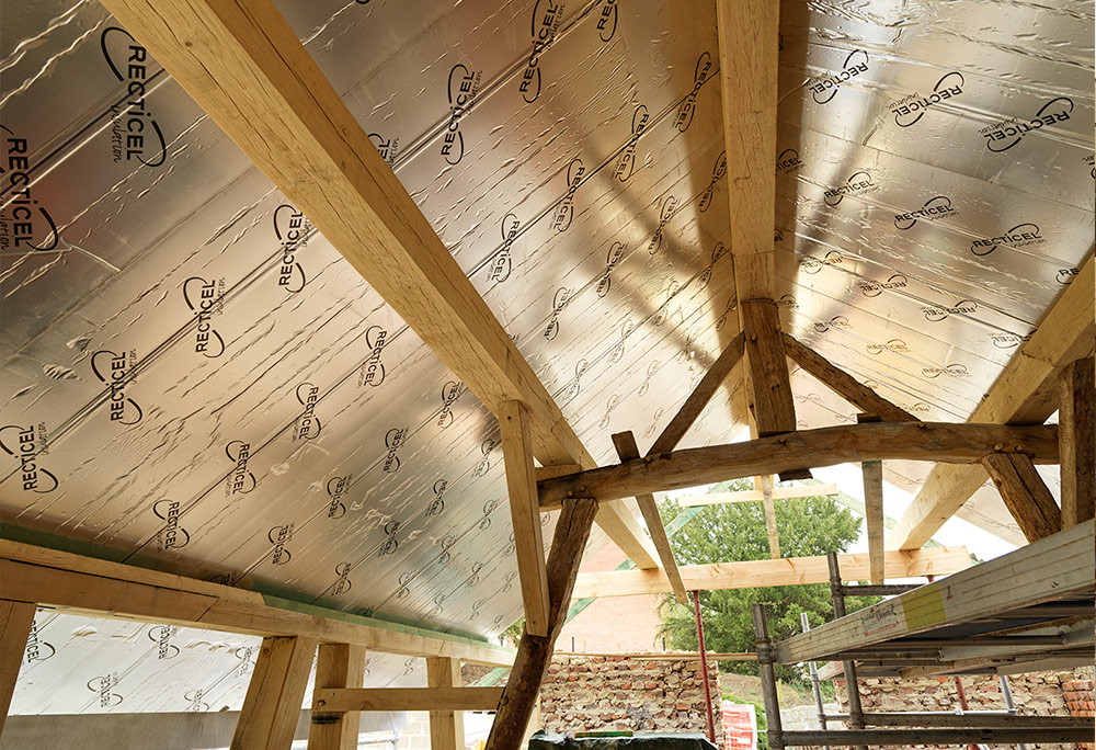 Totaalrenovatie vierkantshoeve Piringen met Recticel insulation L-ments isolerende dakelementen