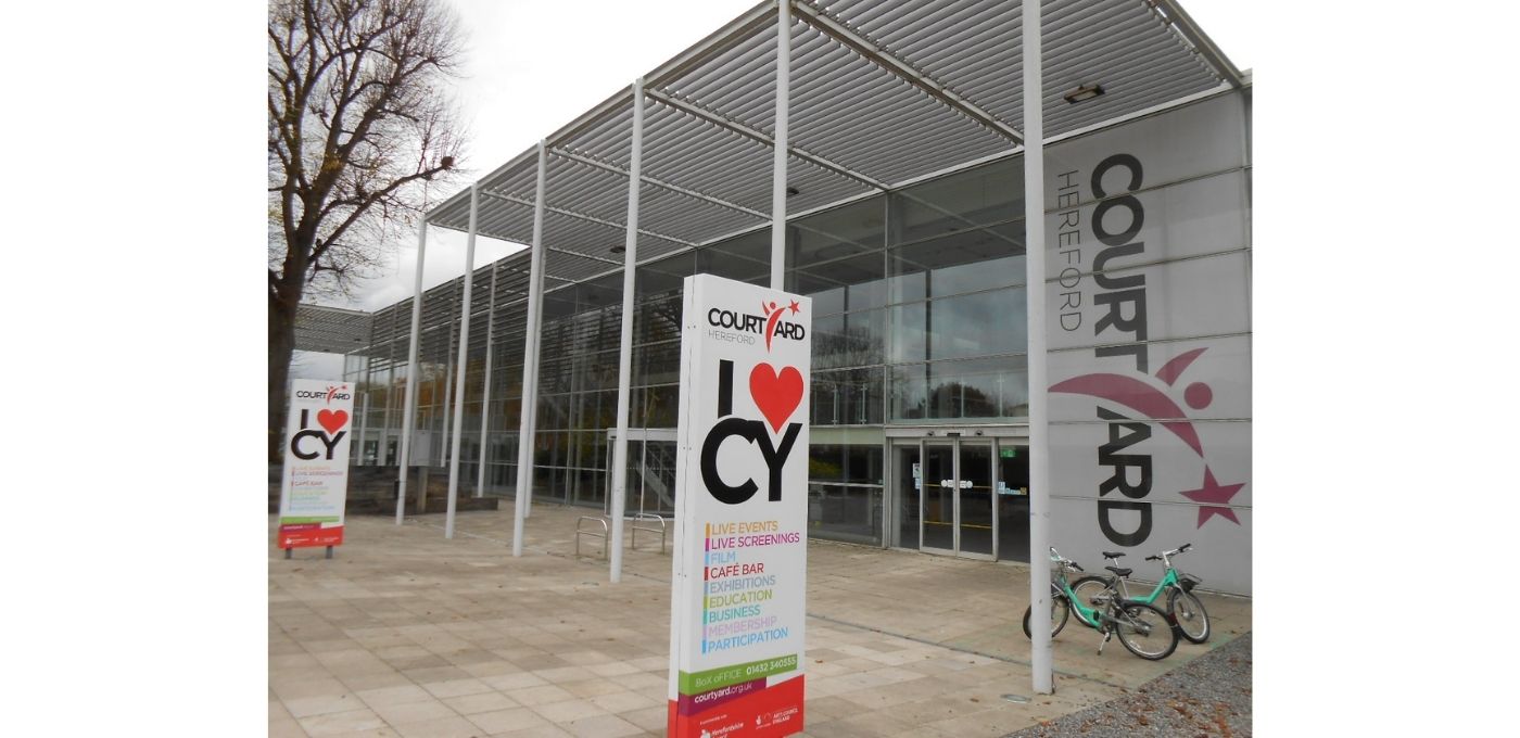 Courtyard Theatre Deck-VQ case study finished project image