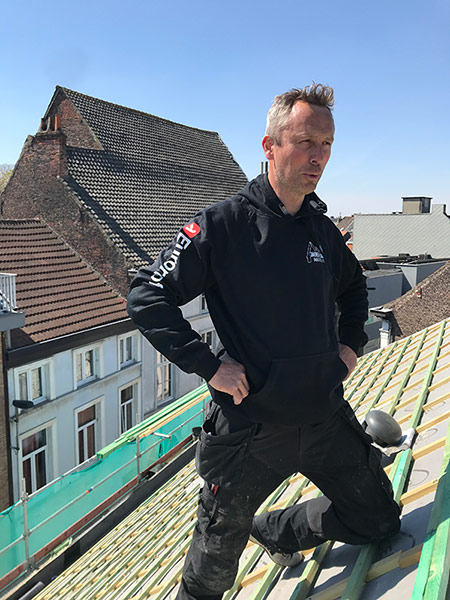 Aannemer Davy Dakwerken aan het woord bij dakisolatie project prinsenhof te Gent