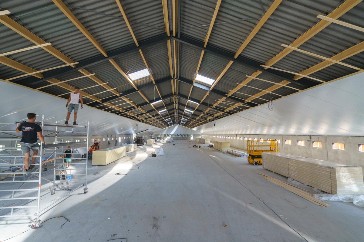 Kalkoenenstal Van Meijl te Weert geïsoleerd met Recticel Insulation Du.Panel X isolatie