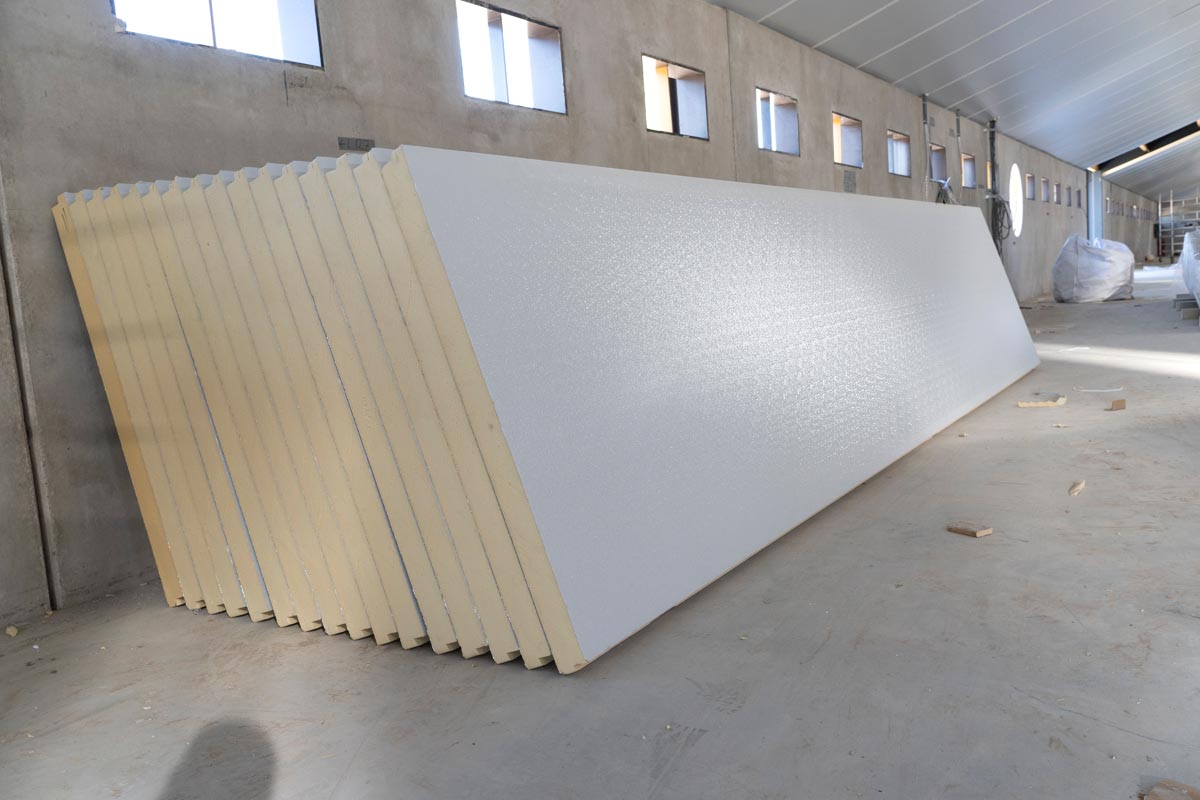 Kalkoenenstal Van Meijl te Weert geïsoleerd met Recticel Insulation Du.Panel X isolatie