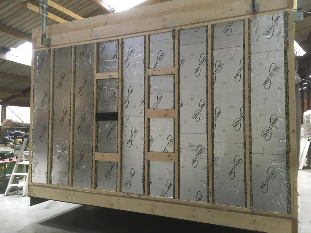 BeLodge utilise l’isolation Comfofix pour la construction de ses pavillons.