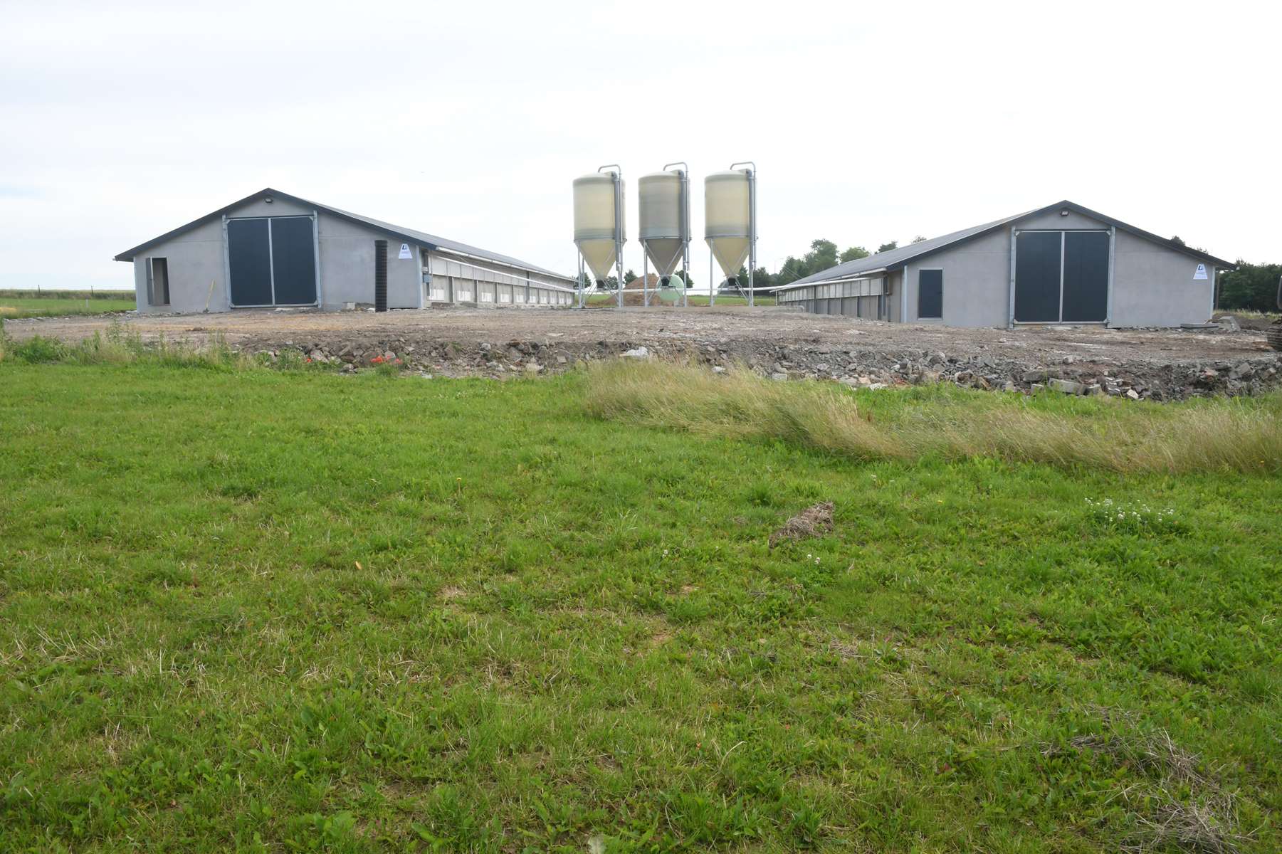 2 kippestallen met Lumix isolatie