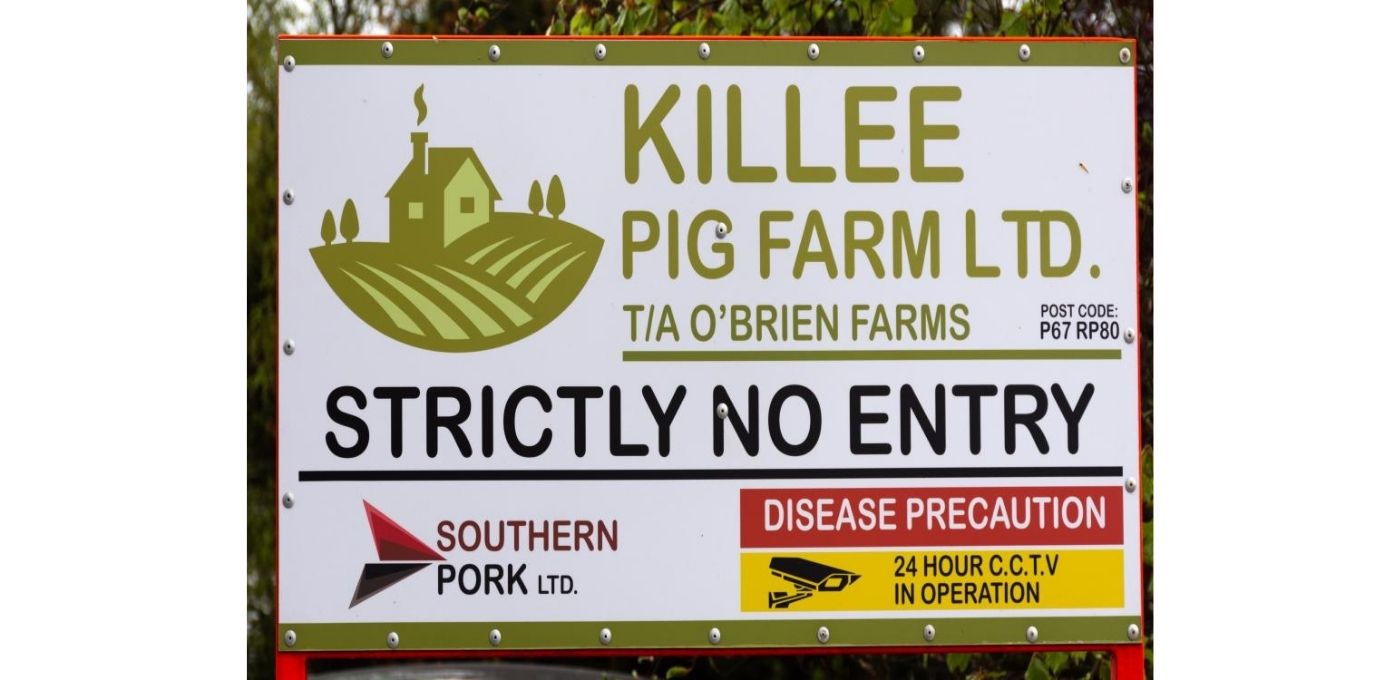 Killee Pig Farm Ltd sign for Recticel Insulation's Du Panel X case study