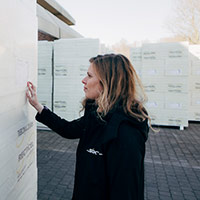 Isabelle Van Gucht projectleider bij Six by Tectum op de werf van Solidaris Kortrijk