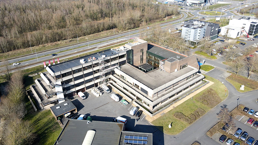 Solidaris gebouw te Kortrijk met trapsgewijze architectuur werd geïsoleerd met Recticel Insulation isolatie