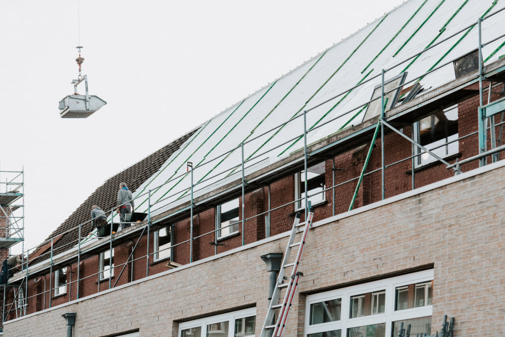 Nouvelle isolation de toiture dans une école à Evergem