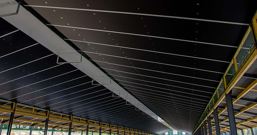 Lumix, Panneaux d’isolation destinés à améliorer le bien-être animal - hangar installation