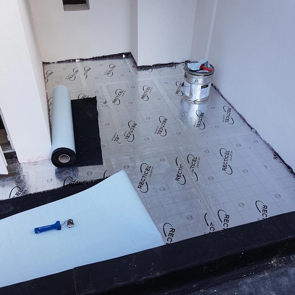 La construction d’une duplex de rez de chaussée avec Eurothane Silver isolation pour toitures plats