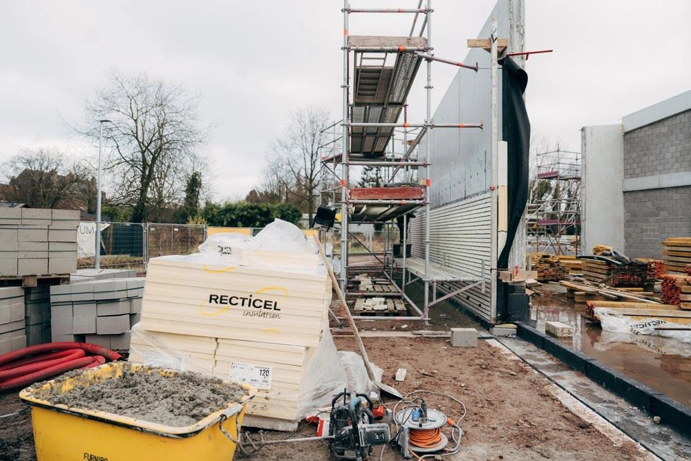 Bouwproject Stekene Cultuurhuis met Recticel Eurowall Impact isolatie foto 9