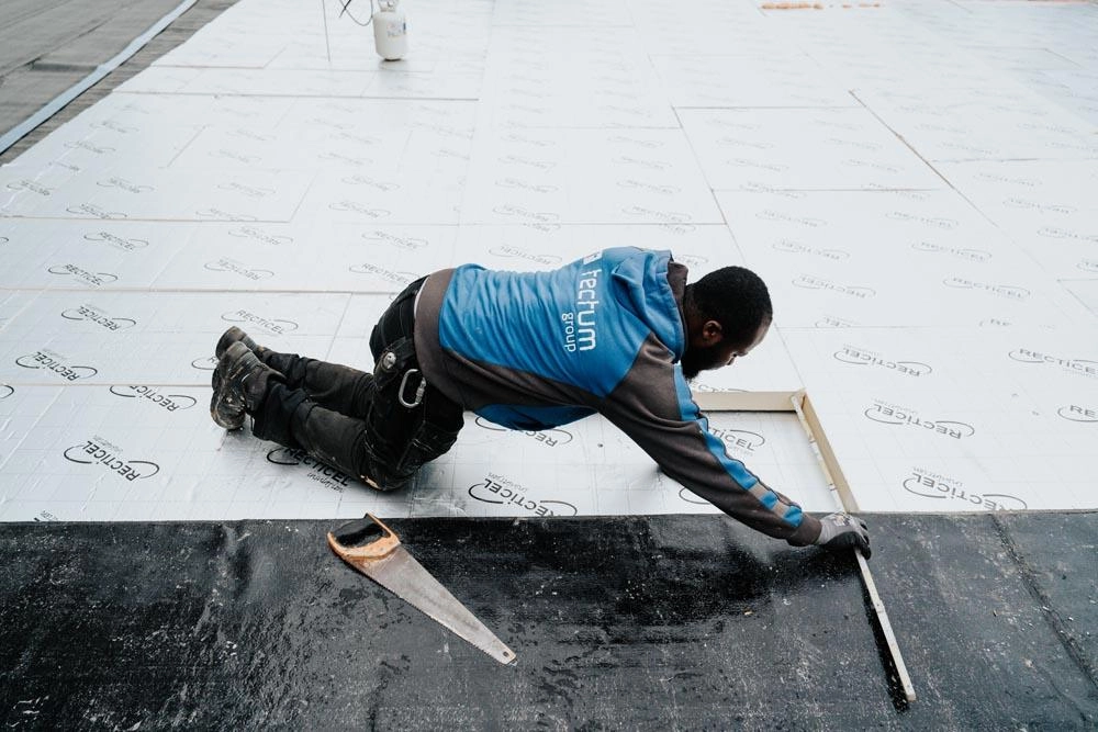 Rénovation restaurant VUB à Ixelles avec l'isolation en pente Recticel