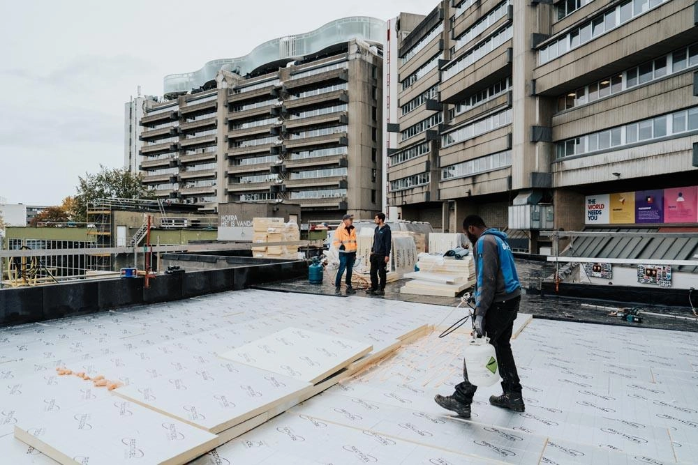 Rénovation restaurant VUB à Ixelles avec l'isolation en pente Recticel