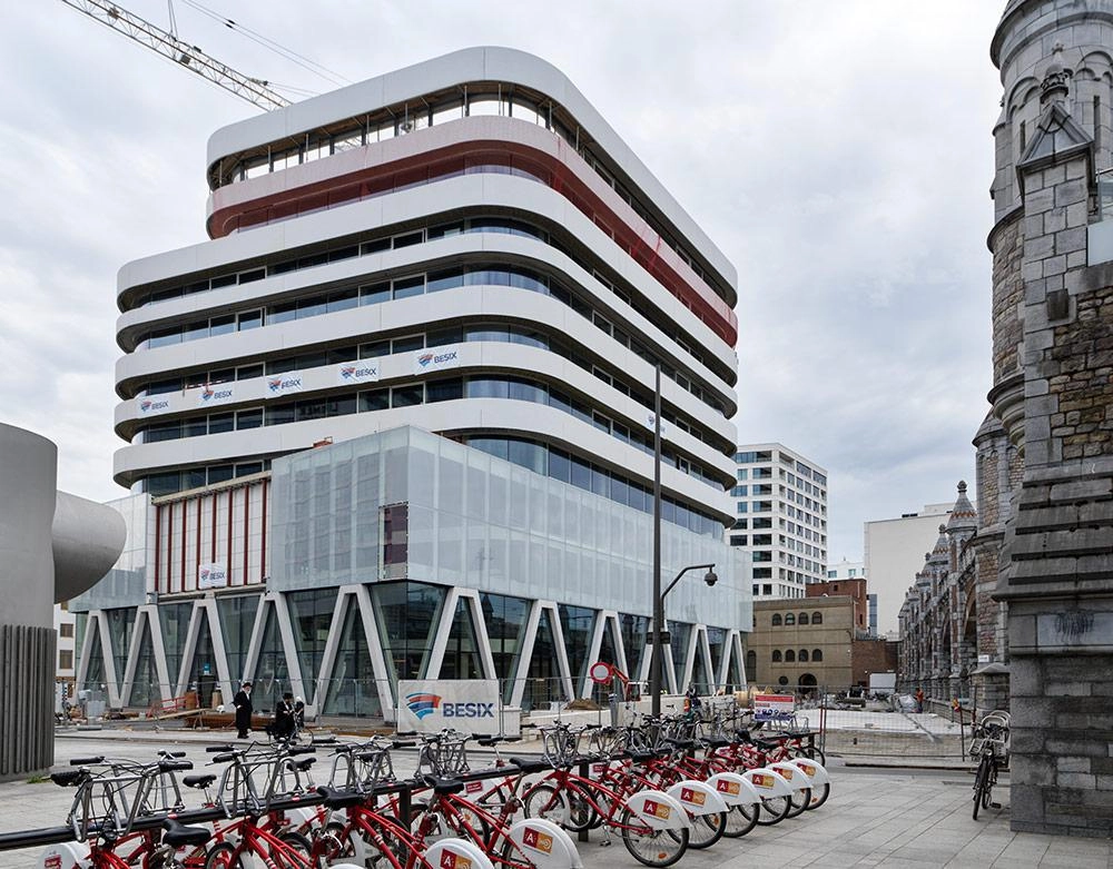 Eurothane Silver plat dak isolatie van Recticel Insulation zet de kroon op 'News City' gebouw te Antwerpen