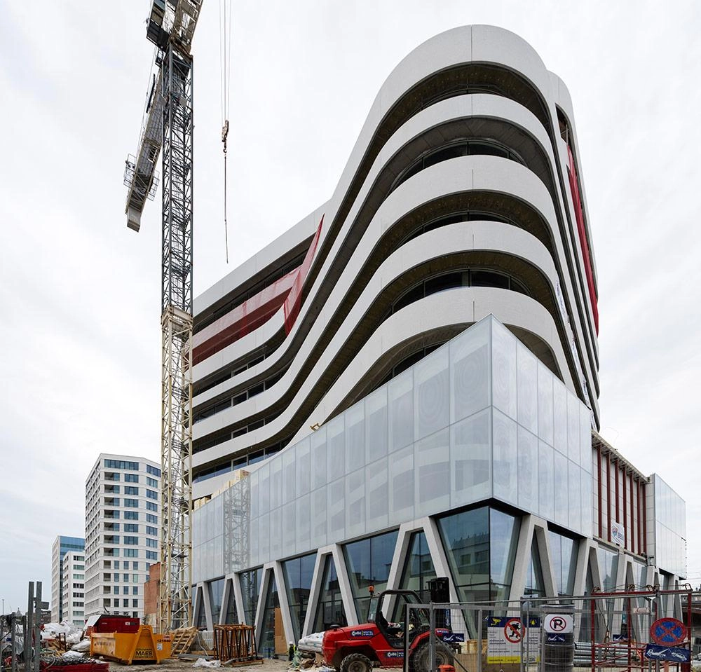 Eurothane Silver plat dak isolatie van Recticel Insulation op 'News City' gebouw te Antwerpen