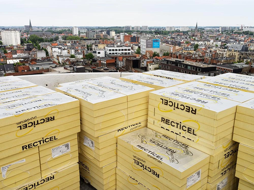 Eurothane<sup>®</sup> Silver isolation de Recticel Insulation vient couronner le nouveau bâtiment de 'News City' à Anvers