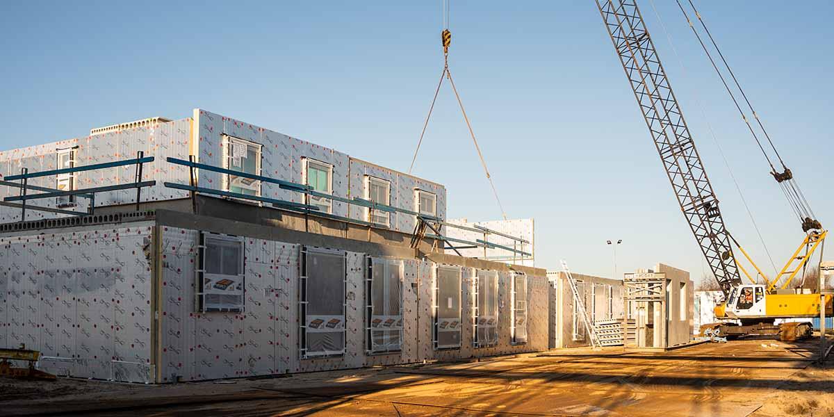 Prefab element wordt geplaatst