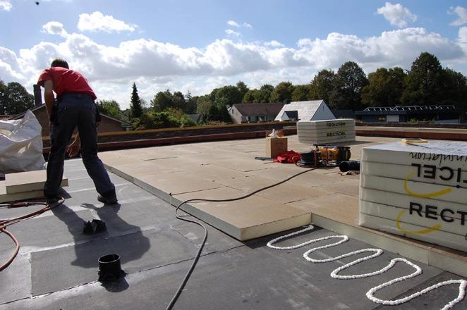 Eurothane Bi-4 Plat dak isolatie installatie