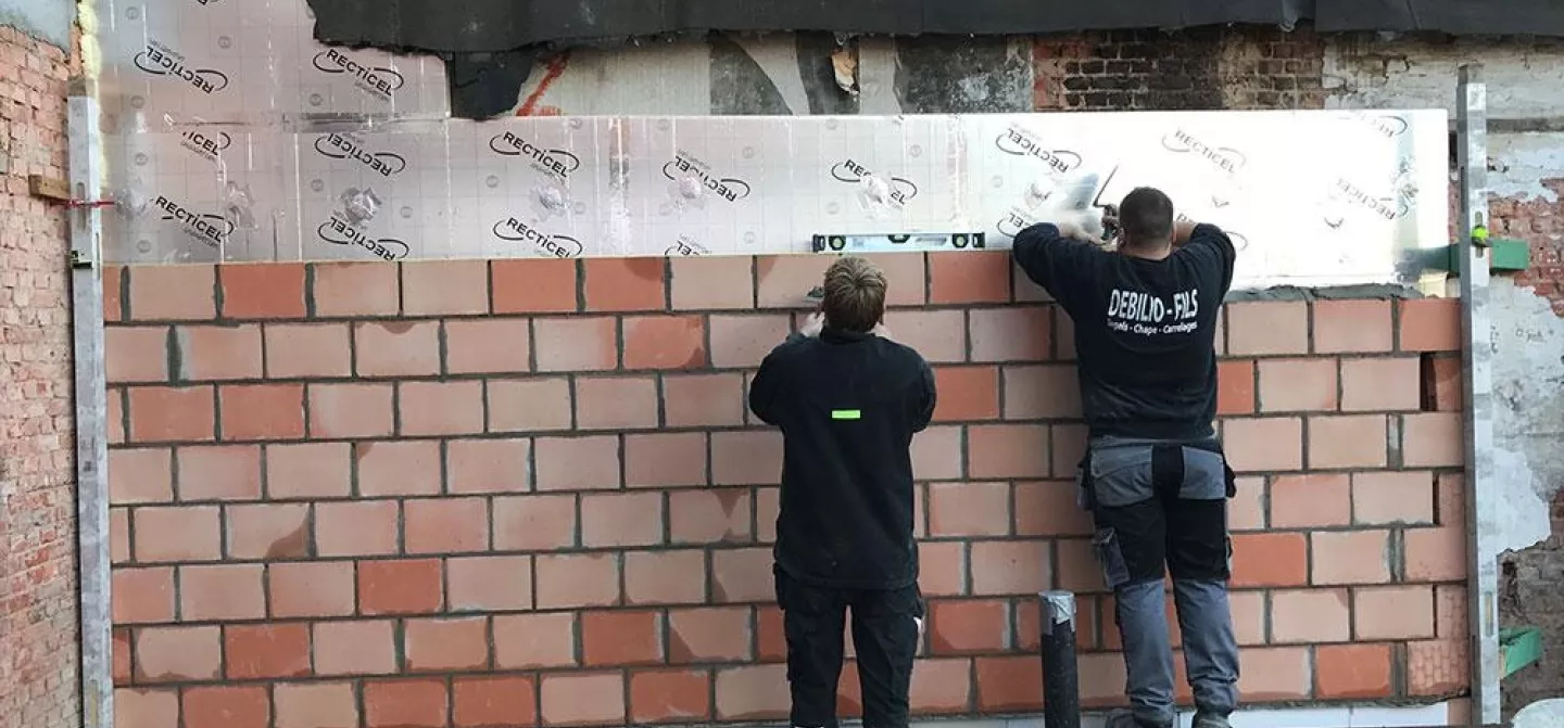 Totaalrenovatie ruime rijwoning te Puurs met Eurowall spouwisolatie