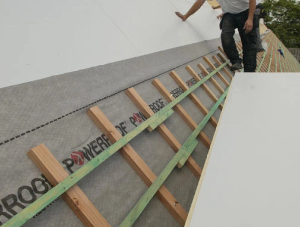 Powerroof sarking isolatieplaat voor hellende daken installatie met onderdakfolie