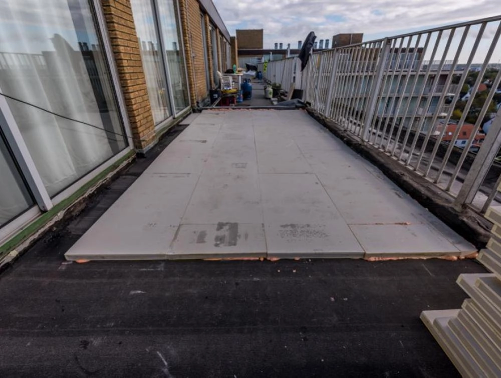 Recticel Insulation's Deck-VQ VIP insulation panel laid on a flat roof application image