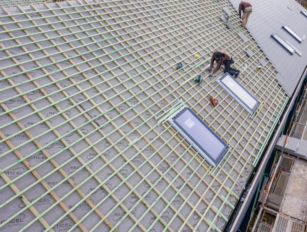 Powerroof Max Panneau d'isolation thermique pour toitures inclinées avec membrane de sous-toiture intégrée - installation