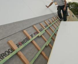 Powerroof sarking isolatieplaat voor hellende daken installatie met onderdakfolie