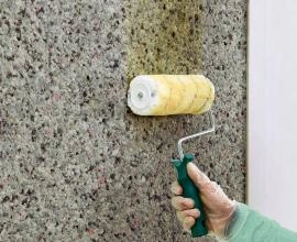 Roller op muur Contactlijm die aanbevolen voor installatie van Recticel Insulation akoestische isolatie met gipskarton op muren.