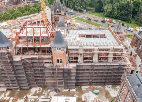 L'isolation de toit plat Eurothane Silver du projet sera installé prochainement 